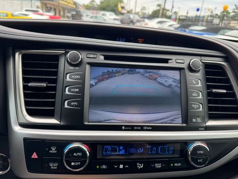 Used 2019 Toyota Highlander XLE FWD image 42