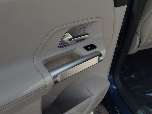 Used 2021 Mercedes-Benz GLB 250 image 11