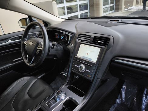 Used 2020 Ford Fusion Titanium image 4