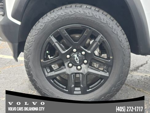 Used 2024 Chevrolet Colorado Trail Boss w/ Technology Package AWD/4WD image 9