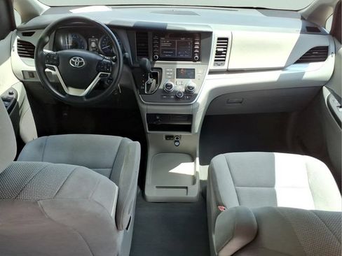 Used 2020 Toyota Sienna L FWD image 21