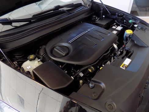 Certified 2018 Jeep Cherokee Limited w/ Technology Group image 35