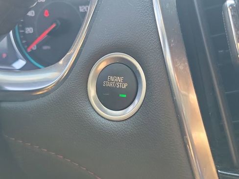 Used 2023 Chevrolet Traverse RS FWD image 25