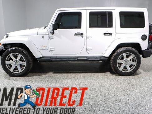 Used 2015 Jeep Wrangler Unlimited Sahara w/ Connectivity Group image 10