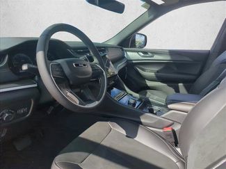 New 2025 Jeep Grand Cherokee Altitude video 2