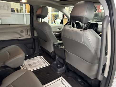 Used 2023 Toyota Sienna XLE image 36