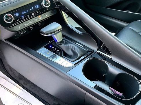 Used 2024 Hyundai Elantra Limited image 15