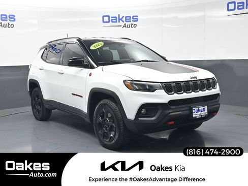 Used 2023 Jeep Compass Trailhawk AWD/4WD image 1