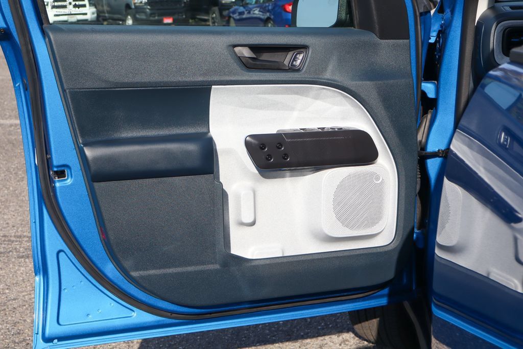 Used 2025 Ford Maverick XLT w/ Equipment Group 302A AWD/4WD image 18