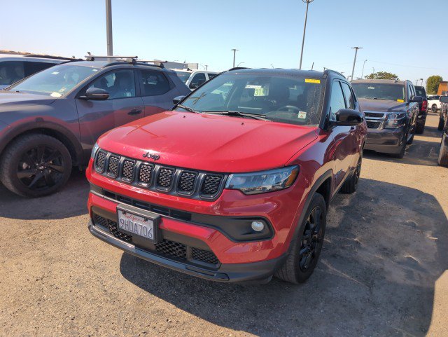 Used 2023 Jeep Compass Latitude AWD/4WD image 1