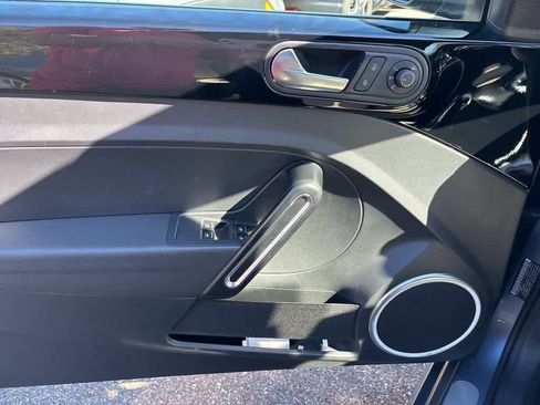 Used 2019 Volkswagen Beetle 2.0T SE image 9