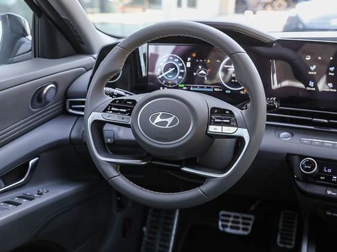 New 2025 Hyundai Elantra SEL FWD image 17