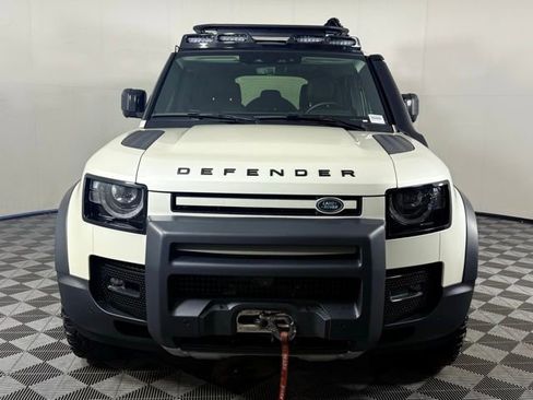 New 2024 Land Rover Defender 110 S image 11