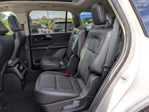 Used 2023 Lincoln Aviator Grand Touring image 28