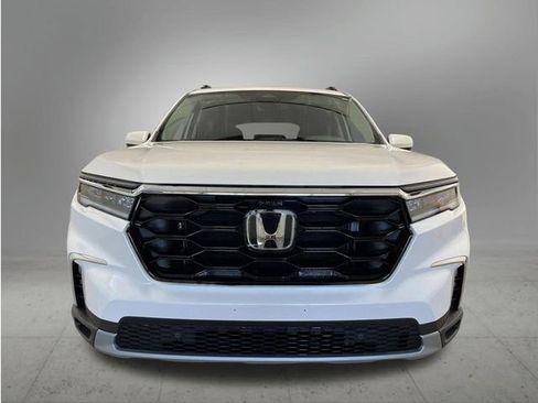 New 2025 Honda Pilot Touring image 10