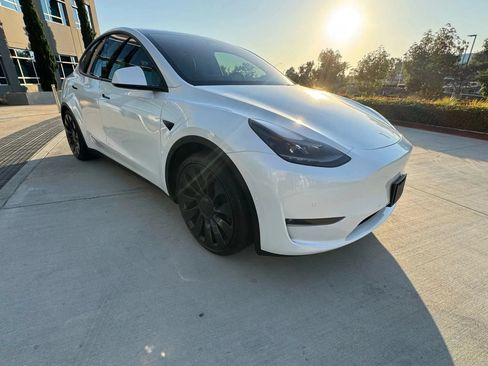 Used 2022 Tesla Model Y Performance AWD/4WD image 3
