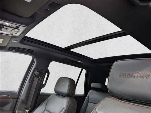 Used 2022 Chevrolet Tahoe High Country image 11
