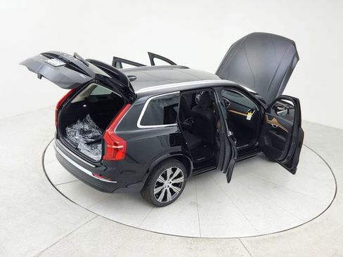 New 2025 Volvo XC90 B6 Plus w/ Protection Package Premier image 16