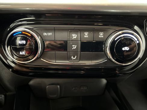 Used 2025 Chevrolet Trax LT FWD image 53