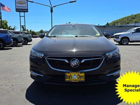 Used 2018 Buick Regal Essence image 2