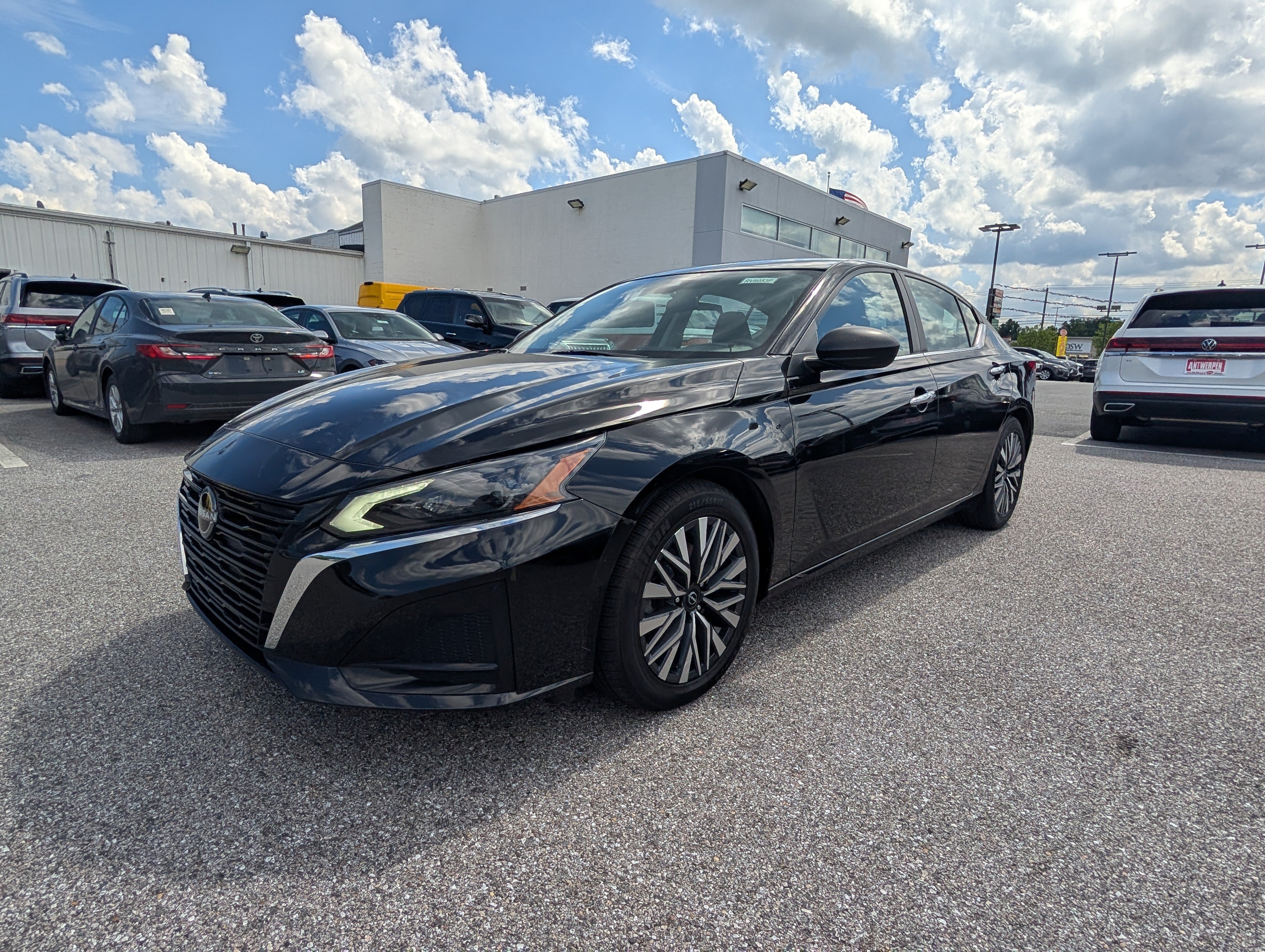 Used 2024 Nissan Altima 2.5 SV FWD image 7