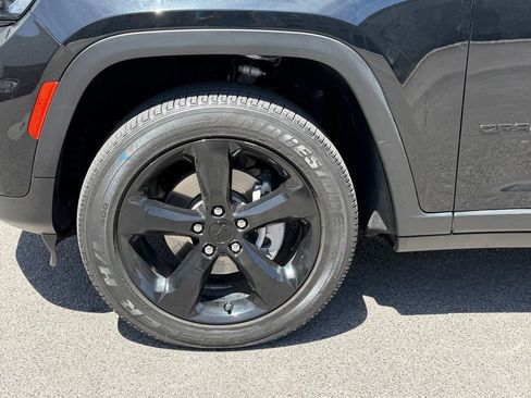 Certified 2023 Jeep Grand Cherokee Altitude AWD/4WD image 26