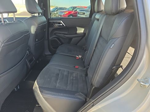 Used 2022 Mitsubishi Outlander SE image 19