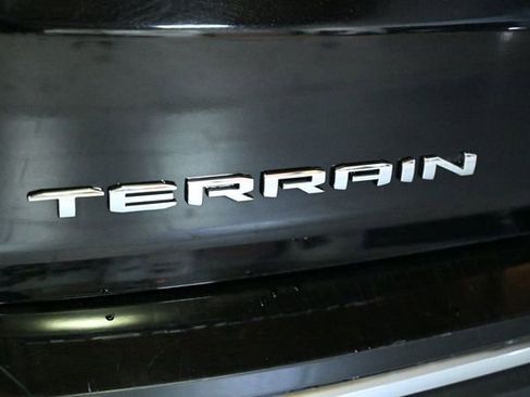 Used 2024 GMC Terrain SLT image 12