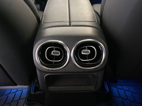 Used 2024 Mercedes-Benz GLC 300 4MATIC image 28