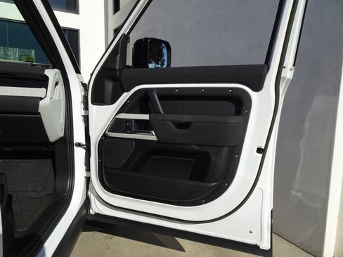 Used 2023 Land Rover Defender 110 S image 19