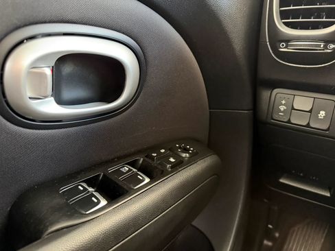 Used 2017 Kia Soul FWD image 23