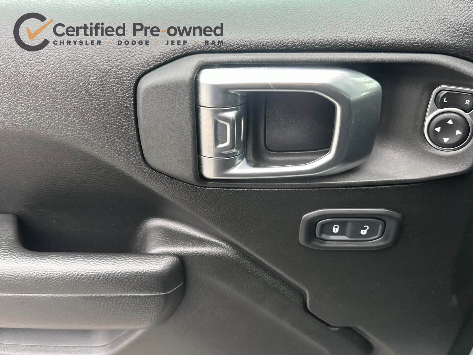 Used 2023 Jeep Wrangler Unlimited w/ Sun & Screen Package AWD/4WD image 12