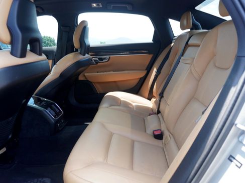 Used 2018 Volvo S90 T6 Momentum w/ Convenience Package image 17