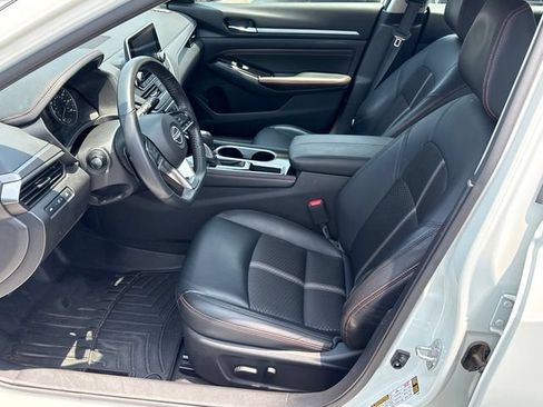 Used 2023 Nissan Altima 2.5 SR FWD image 9