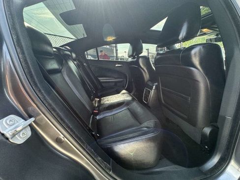 Used 2019 Dodge Charger SXT w/ Leather Interior Group RWD image 32