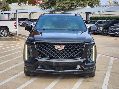 Used 2025 Cadillac Escalade Sport Platinum image 5