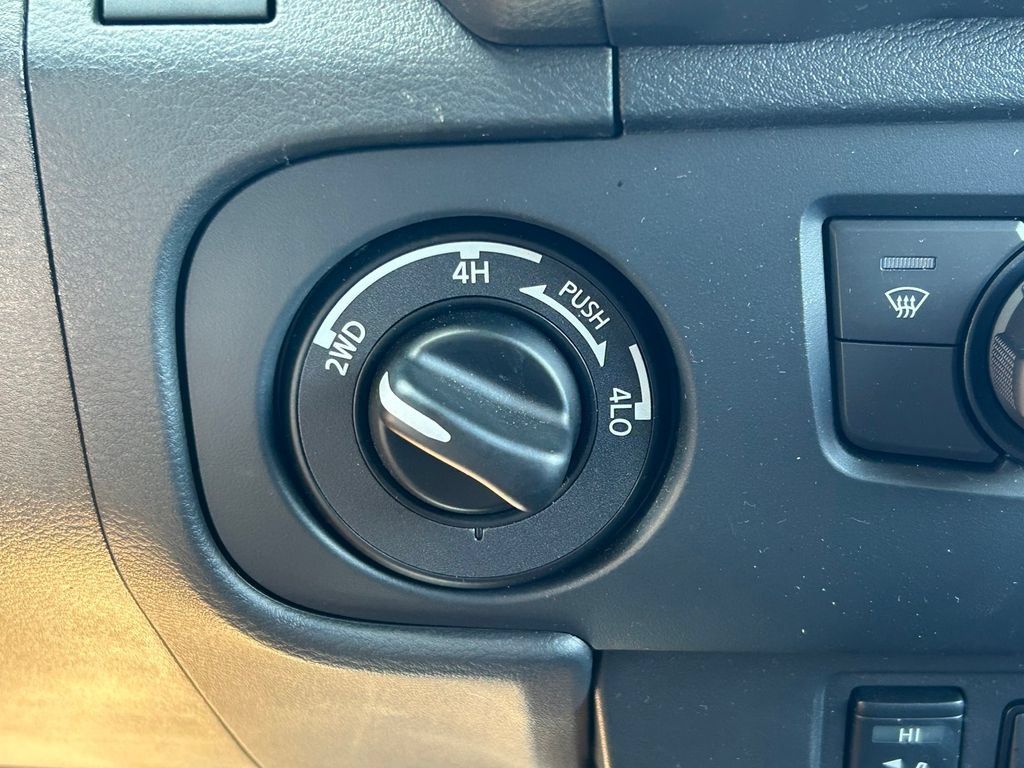 Used 2026 Nissan Frontier PRO-4X AWD/4WD image 27
