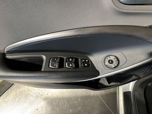 Used 2017 Hyundai Santa Fe SE image 19