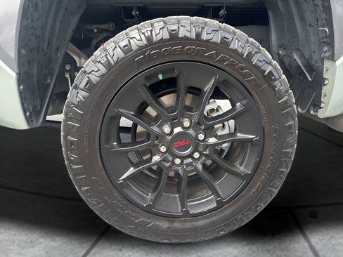 Used 2025 Toyota Tundra Limited AWD/4WD image 30