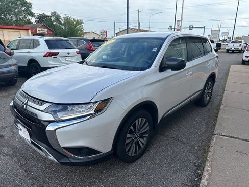 Used 2020 Mitsubishi Outlander SE AWD/4WD image 3