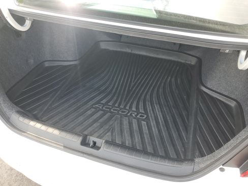 Used 2019 Honda Accord Touring image 8