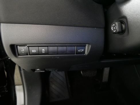 Used 2021 Toyota Venza LE w/ Carpet Mat Package (TMS) AWD/4WD image 26