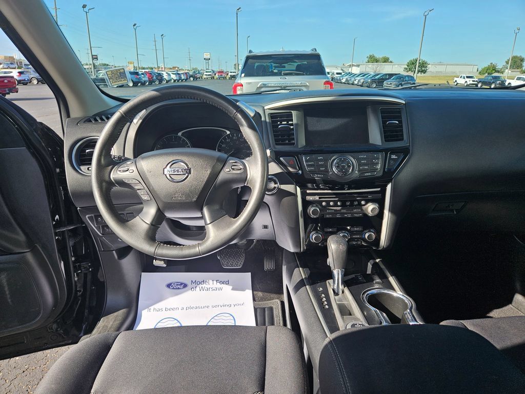 Used 2017 Nissan Pathfinder SV w/ SV Tech Package AWD/4WD image 16