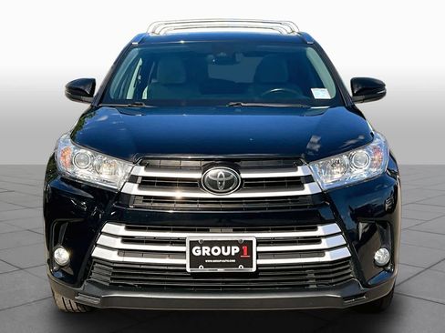 Certified 2017 Toyota Highlander XLE AWD/4WD image 4