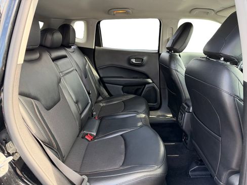 Used 2019 Jeep Compass Latitude image 14