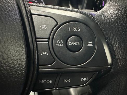 Used 2025 Toyota Corolla LE image 20