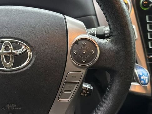 Used 2017 Toyota Prius V Five image 26