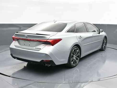 Used 2022 Toyota Avalon Touring image 8