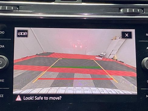 Used 2022 Volkswagen Tiguan SEL R-Line image 30