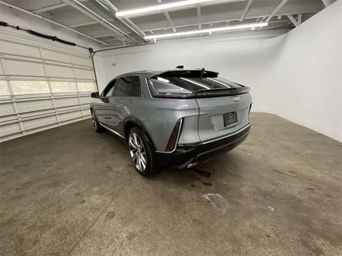 Certified 2024 Cadillac Lyriq Luxury image 4